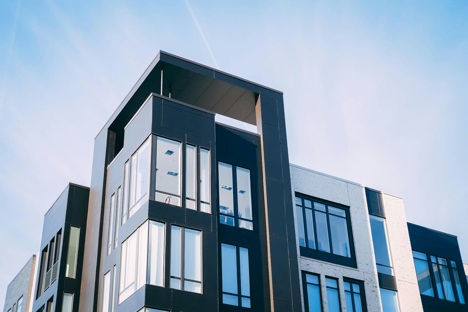 Wohnhaus-Fassade – Nebenkosten betreffen den Betrieb der Liegenschaft